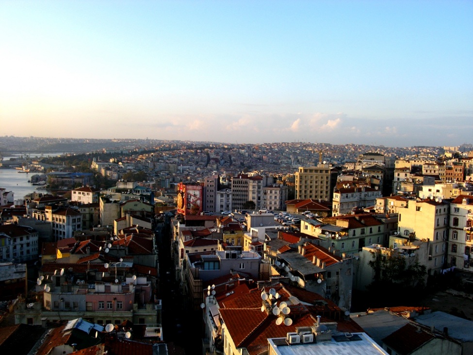 Eine Fotoaufnahme von Istanbul von oben. 