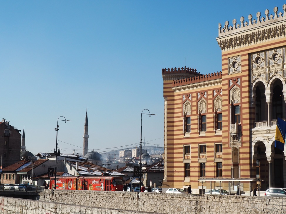 Ein Foto von einem Gebäude in Sarajevo.