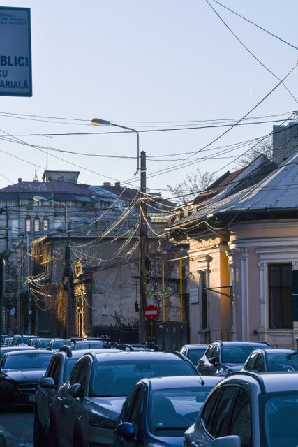 Geparkte Autos auf einer Straße