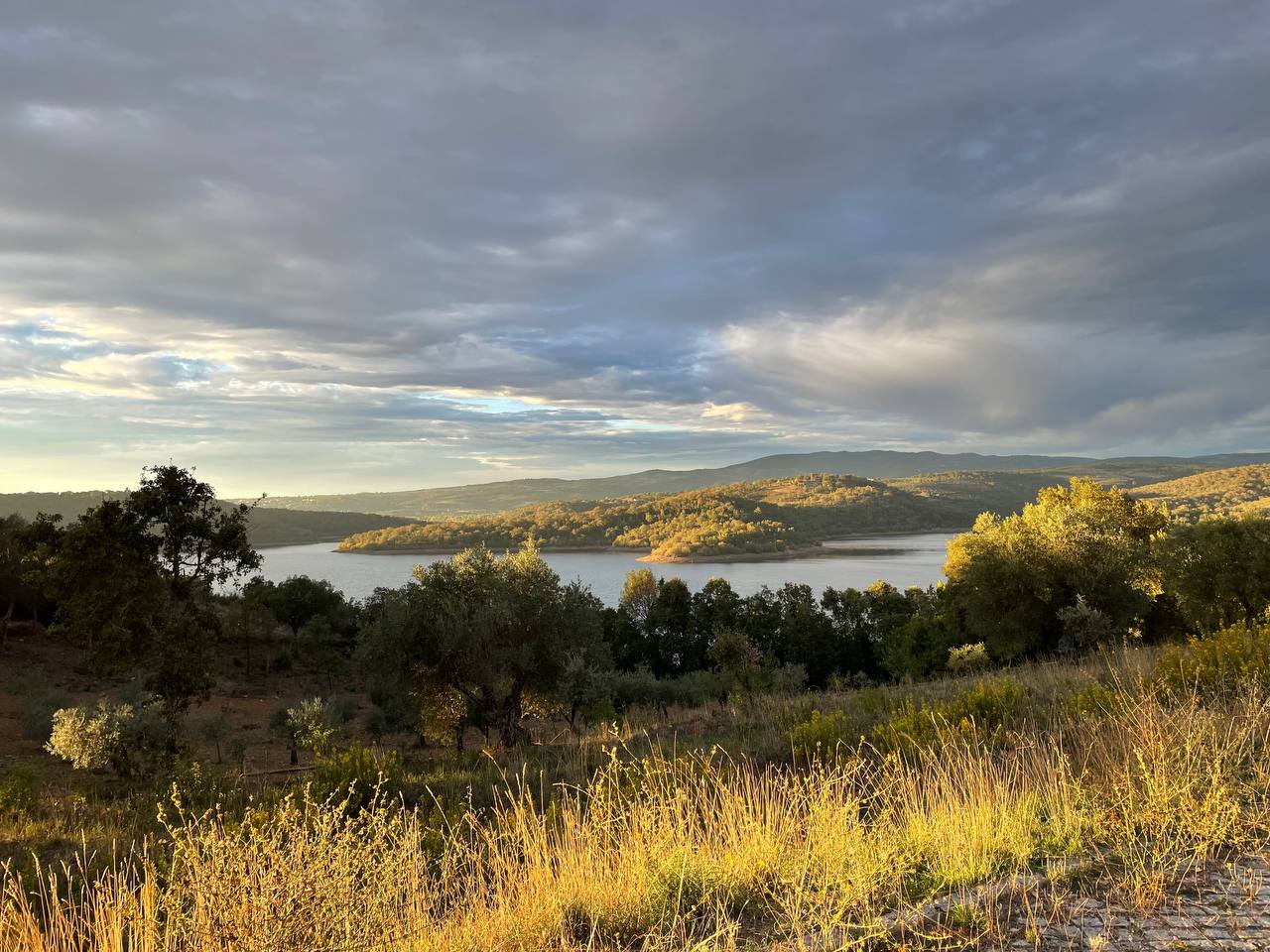 Eine herbstliche Landschaft in Portugal